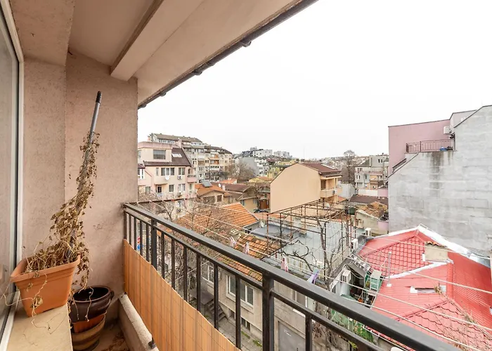 Budget Flat Near Market & Bus Station דירה *