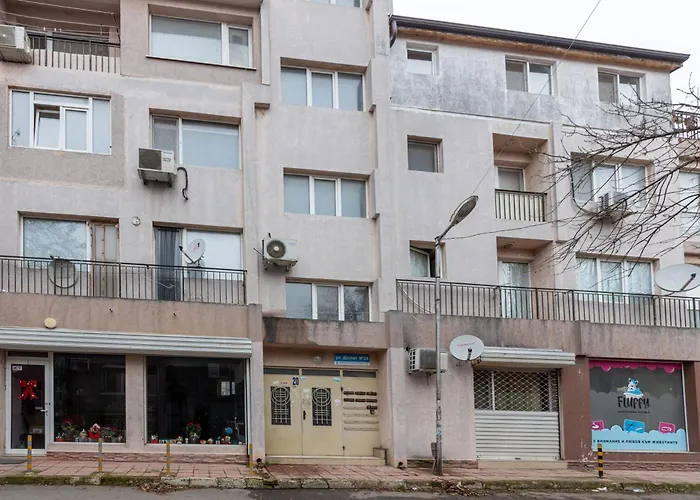 Budget Flat Near Market & Bus Station * וארנה