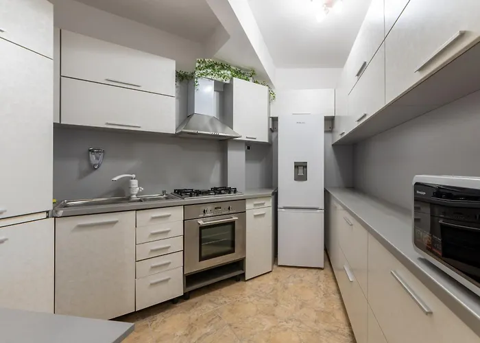 Budget Flat Near Market & Bus Station דירה וארנה